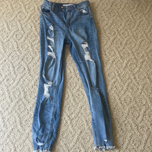 Ripped jeans from Tinseltown size 3 - Picture 1 of 3